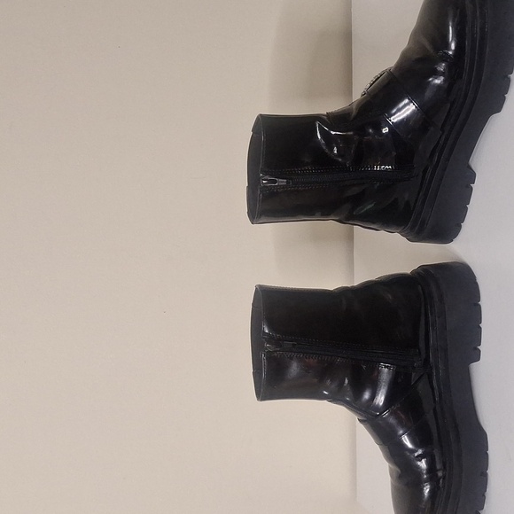 Zara Chunky Lug Sole Rhinestone Heart Buckle Chelsea Boots SZ 6 - Picture 4 of 13